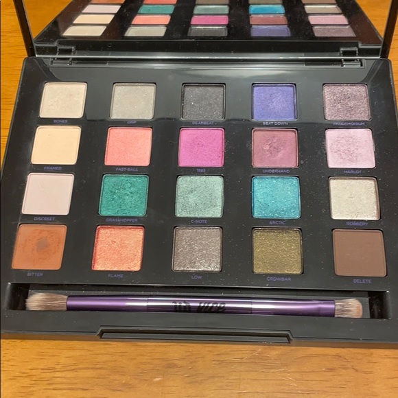 Urban Decay Vice Pallette - Picture 2 of 3